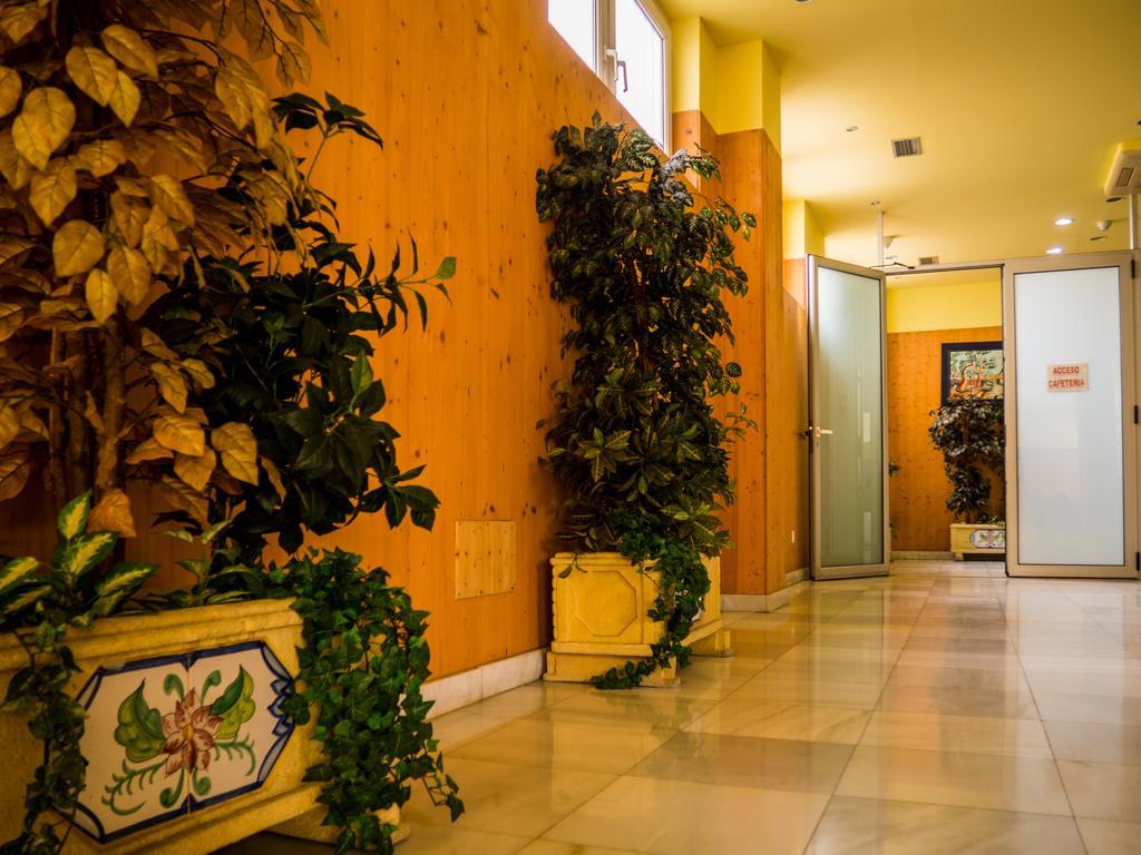 Hotel Bezana Lago Санта-Крус-де-Бесана Екстер'єр фото