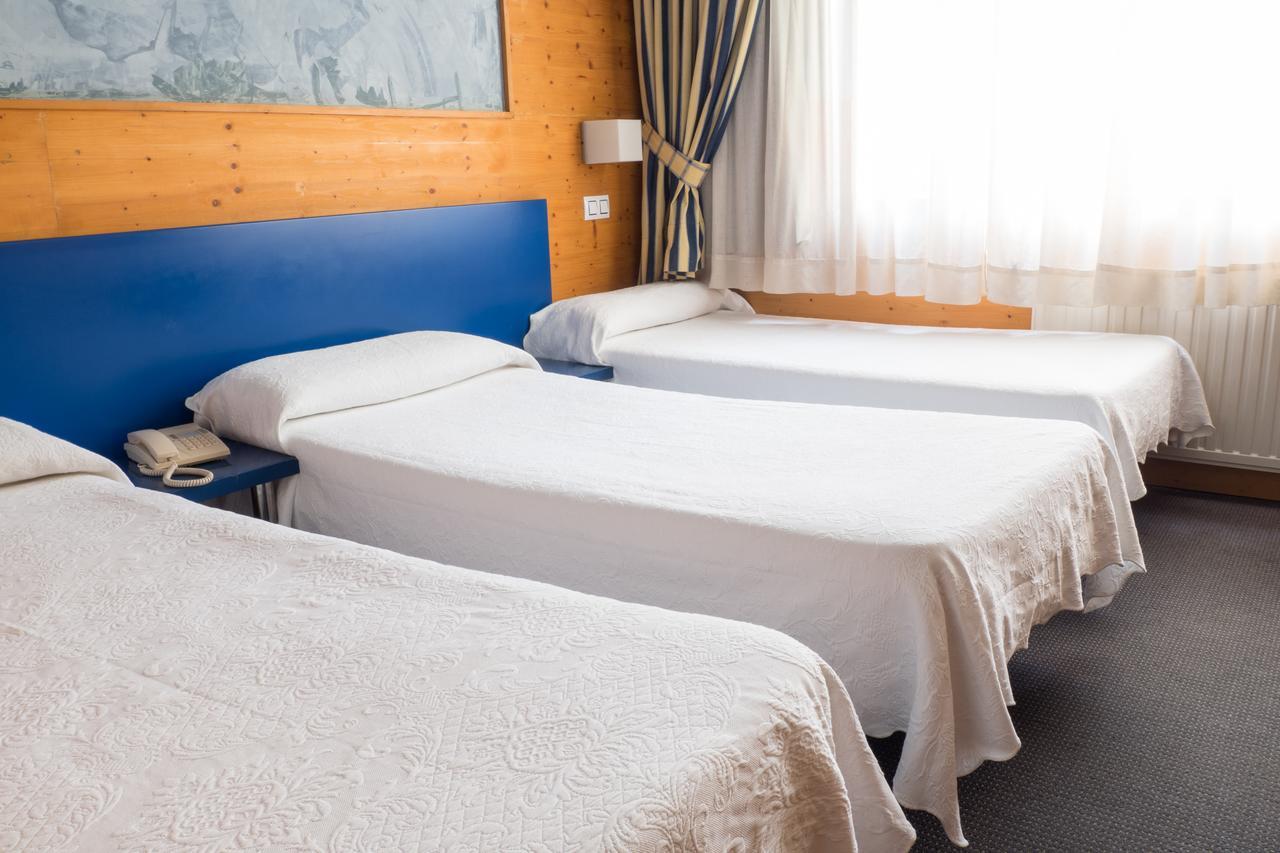 Hotel Bezana Lago Санта-Крус-де-Бесана Екстер'єр фото