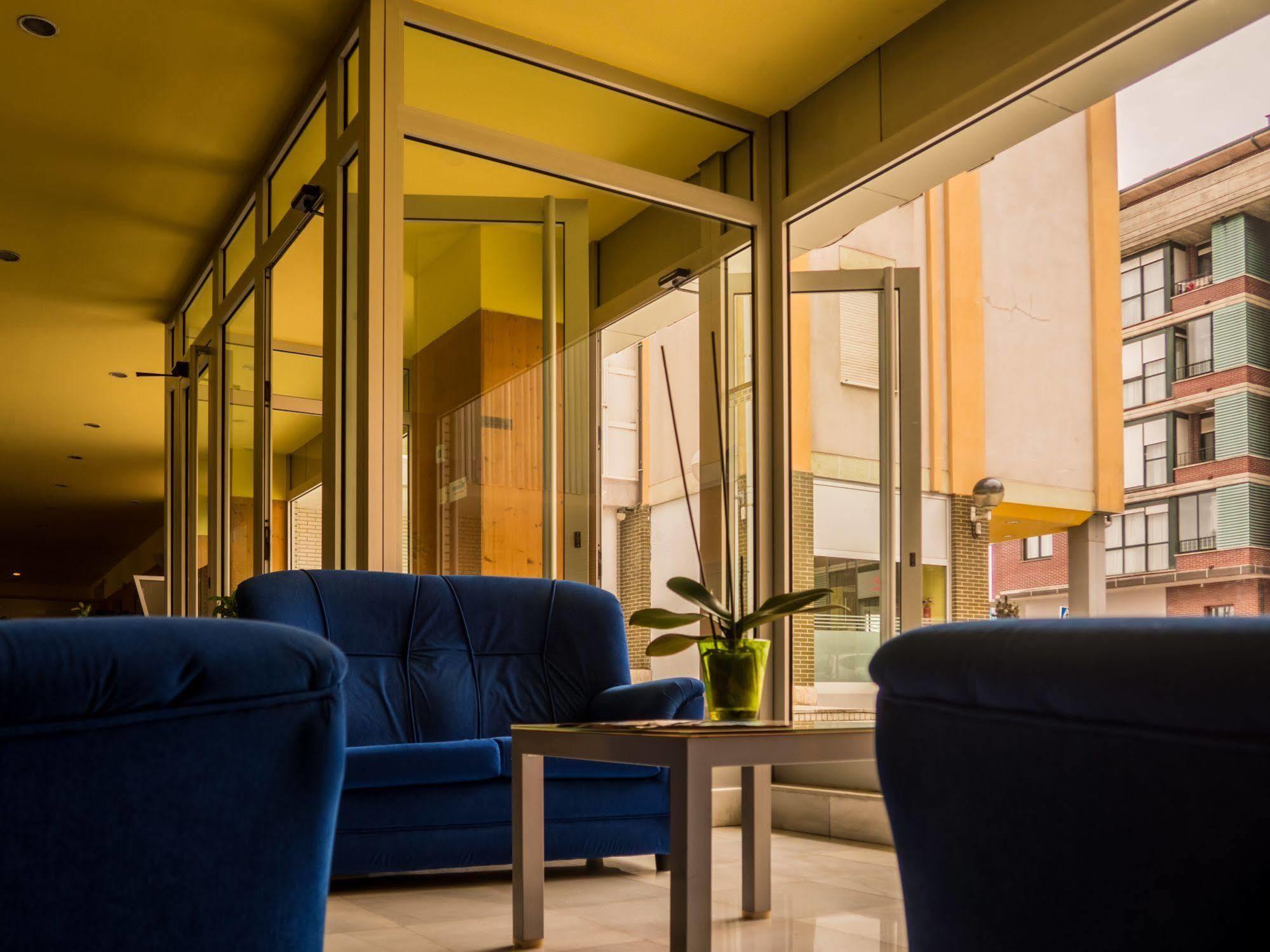 Hotel Bezana Lago Санта-Крус-де-Бесана Екстер'єр фото