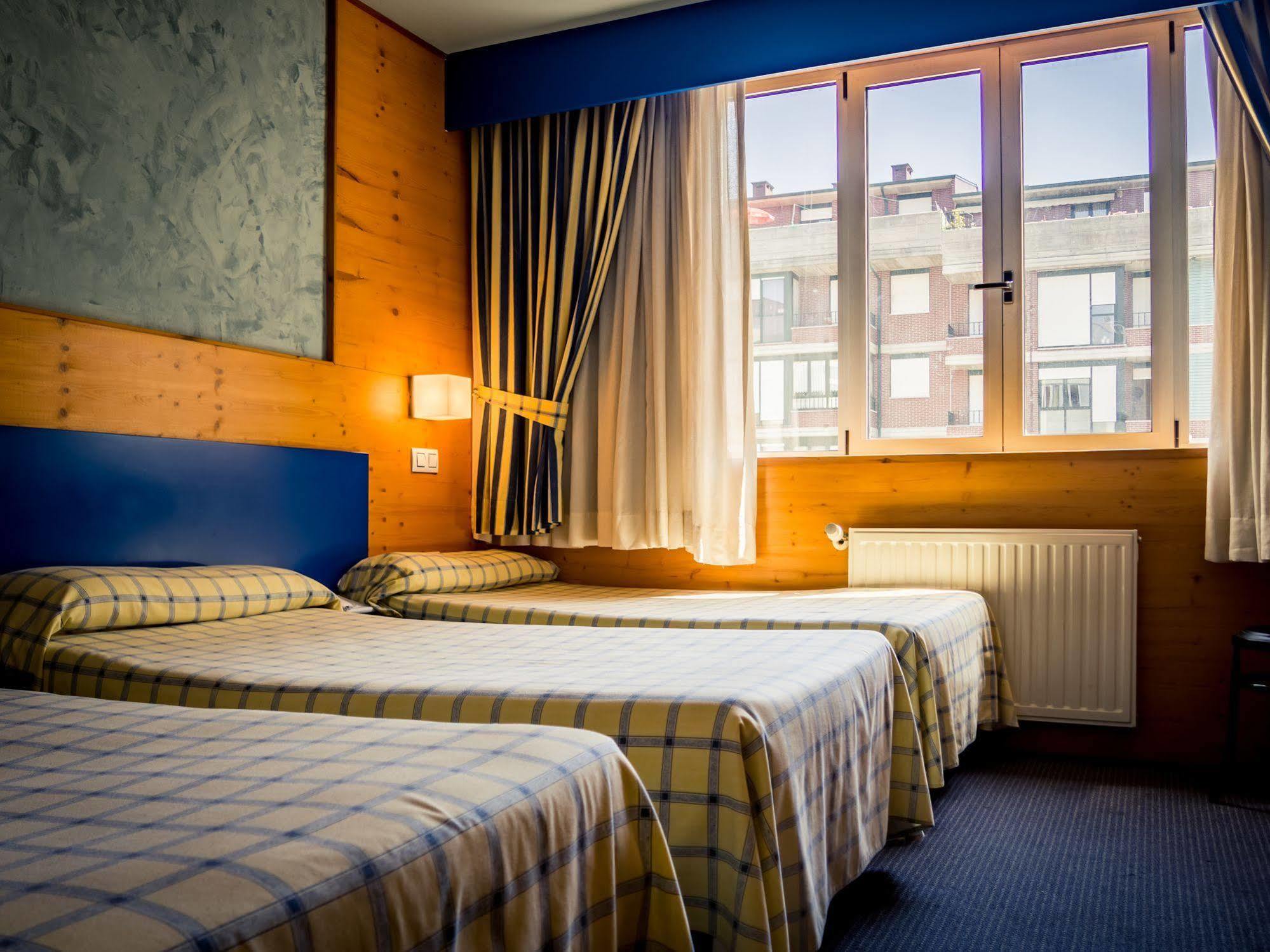 Hotel Bezana Lago Санта-Крус-де-Бесана Екстер'єр фото