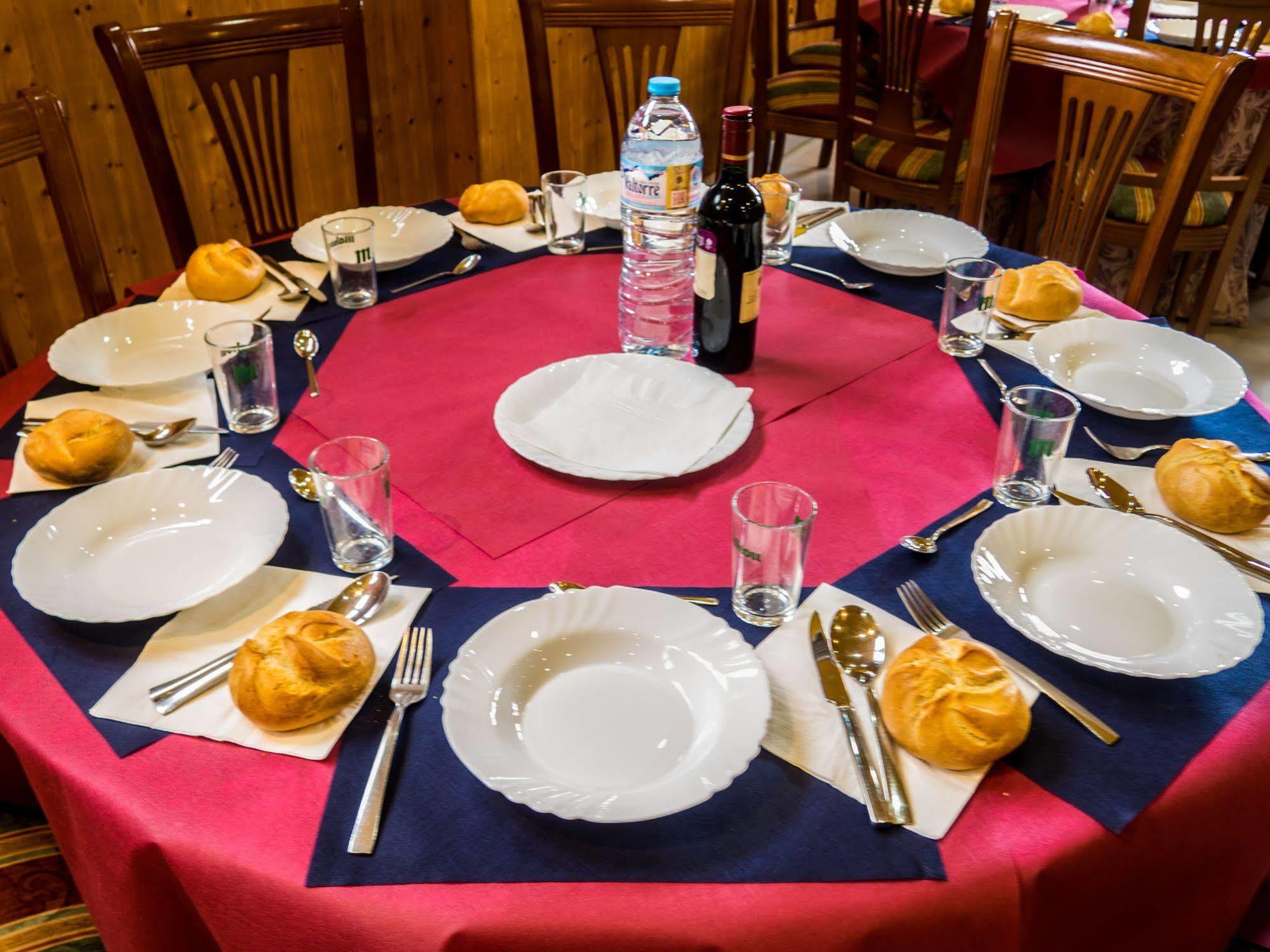 Hotel Bezana Lago Санта-Крус-де-Бесана Екстер'єр фото